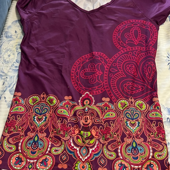 Mickey Mouse top and cropped leggings outfit - Picture 4 of 8